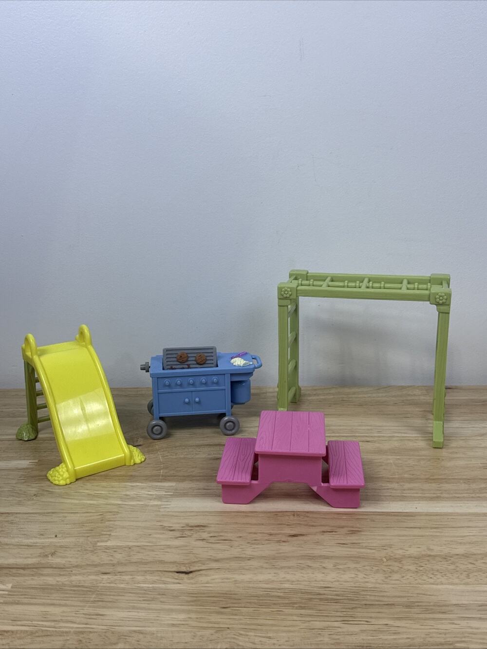 Fisher-Price Loving Family Dollhouse PLAYGROUND OUTDOOR FUN PICNIC SET RARE HTF